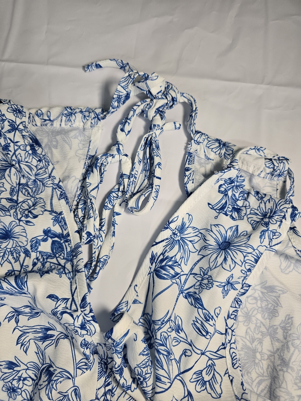 SHEIN Blue and White Floral Tie-Back Peplum Tank NWOT - Picture 6 of 15